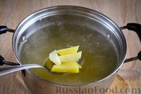 Фото приготовления рецепта: Гречневый суп с курицей и помидорами - шаг №7