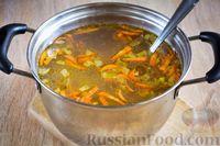 Фото приготовления рецепта: Гречневый суп с курицей и помидорами - шаг №11