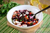 Фото приготовления рецепта: Салат из крабовых палочек с фасолью и сладким перцем - шаг №10