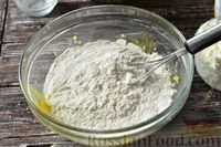 Фото приготовления рецепта: Песочный пирог с творогом и вишней - шаг №6