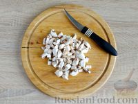 Фото приготовления рецепта: Омлет с грибами на слоёном тесте (в духовке) - шаг №6