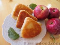 Фото к рецепту: Яблочные слоистые булочки на сковороде