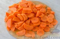 Фото приготовления рецепта: Цимес из моркови, яблок и изюма - шаг №2