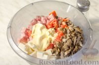 Фото приготовления рецепта: Салат с вешенками, ветчиной и сыром фета - шаг №8