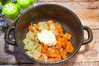 Фото приготовления рецепта: Салат из тыквы с жареным луком - шаг №6