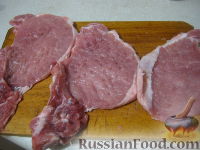 Фото приготовления рецепта: Отбивная из свинины на косточке - шаг №3