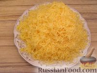 Фото приготовления рецепта: Рис с болгарским перцем, кукурузой и яйцами (на сковороде) - шаг №13