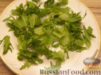 Фото приготовления рецепта: Салат из авокадо с апельсинами - шаг №5
