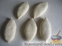 Фото приготовления рецепта: Жареные пирожки с рисом и яйцом - шаг №12