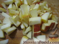 Фото приготовления рецепта: Салат из яблок от "Европа+" - шаг №3