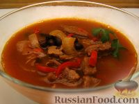 Фото к рецепту: Говяжий суп с черной фасолью и перцем