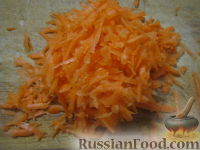Фото приготовления рецепта: Салат из моркови с апельсинами - шаг №2