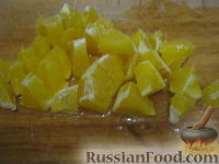 Фото приготовления рецепта: Салат из моркови с апельсинами - шаг №3