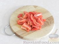 Фото приготовления рецепта: Салат из крабовых палочек, помидоров и сыра - шаг №3
