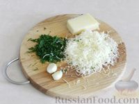 Фото приготовления рецепта: Салат из крабовых палочек, помидоров и сыра - шаг №4