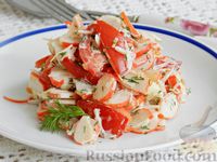 Фото приготовления рецепта: Салат из крабовых палочек, помидоров и сыра - шаг №7