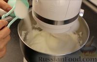 Фото приготовления рецепта: Торт "Киевский" по-новому - шаг №4