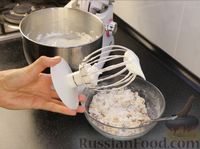 Фото приготовления рецепта: Торт "Киевский" по-новому - шаг №6