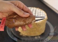 Фото приготовления рецепта: Торт "Киевский" по-новому - шаг №22