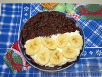 Фото приготовления рецепта: Шоколадный овсяноблин с начинкой из творога и бананов - шаг №9