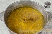 Фото приготовления рецепта: Чечевичный суп с рисом и лимоном - шаг №12