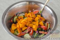 Фото приготовления рецепта: Овощной салат с жареной тыквой - шаг №11