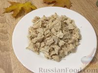 Фото приготовления рецепта: Салат из курицы с грецкими орехами - шаг №8