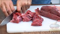 Фото приготовления рецепта: Тушеная говядина с луком - шаг №2