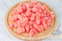 Фото приготовления рецепта: Фруктово-ягодный террин с арбузом, сливами и виноградом - шаг №7