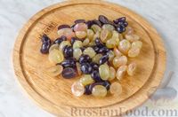 Фото приготовления рецепта: Фруктово-ягодный террин с арбузом, сливами и виноградом - шаг №8