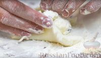Фото приготовления рецепта: Жареные манники с начинкой из творога и изюма - шаг №8