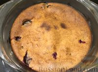 Фото приготовления рецепта: Творожная запеканка с манной крупой и вишнями - шаг №16