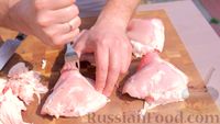 Фото приготовления рецепта: Бургеры с рваной подкопчённой курицей (на гриле) - шаг №3