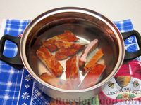 Фото приготовления рецепта: Пидбывани крумпли с копчёными рёбрышками (закарпатский суп) - шаг №2