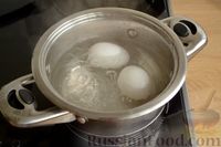 Фото приготовления рецепта: Гренки с рыбно-яичным паштетом - шаг №2
