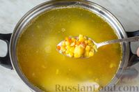 Фото приготовления рецепта: Сливочный суп с курицей, кукурузой и рисом - шаг №11
