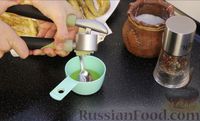 Фото приготовления рецепта: Баклажаны в лимонно-медовом соусе с чесноком - шаг №8