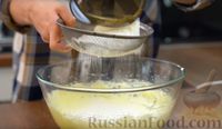 Фото приготовления рецепта: Торт "Птичье молоко" с кремом из манной каши - шаг №3