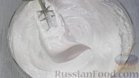 Фото приготовления рецепта: Белково-масляный крем, или Крем на швейцарской меренге - шаг №9