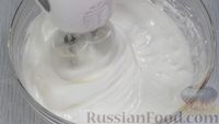 Фото приготовления рецепта: Белково-масляный крем, или Крем на швейцарской меренге - шаг №7