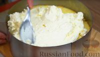 Фото приготовления рецепта: Торт "Птичье молоко" с кремом из манной каши - шаг №16