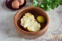 Фото приготовления рецепта: Бульон с сырными гренками и яйцом - шаг №5
