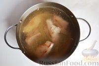 Фото приготовления рецепта: Суп со свиными рёбрышками и ячневой крупой - шаг №4