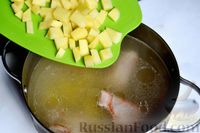 Фото приготовления рецепта: Суп со свиными рёбрышками и ячневой крупой - шаг №11