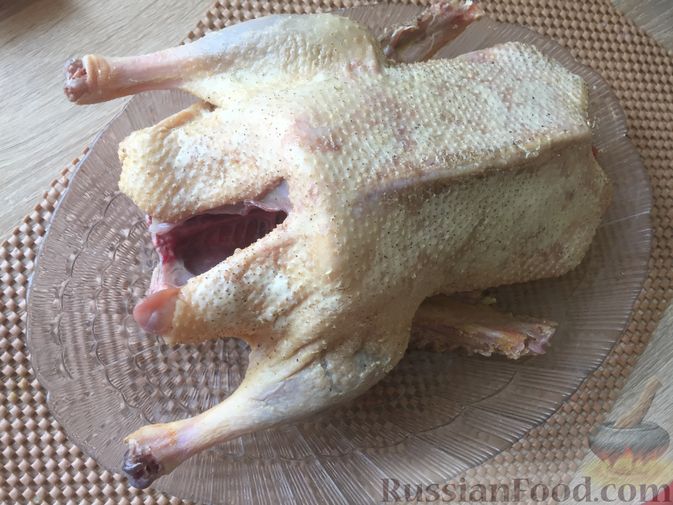 Запеченная сочная утка в фольге – пошаговый рецепт приготовления с фото