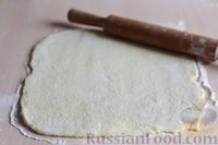Фото приготовления рецепта: Творожные пирожки-улитки с мясной начинкой (на сковороде) - шаг №7