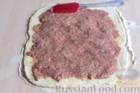 Фото приготовления рецепта: Творожные пирожки-улитки с мясной начинкой (на сковороде) - шаг №8