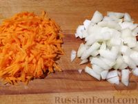 Фото приготовления рецепта: Гречневая запеканка с варёными яйцами, овощами и сыром - шаг №4