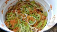 Фото приготовления рецепта: Салат из зеленых помидоров по-татарски - шаг №6