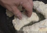 Фото приготовления рецепта: Жареная картошка с солёными грибами - шаг №6
